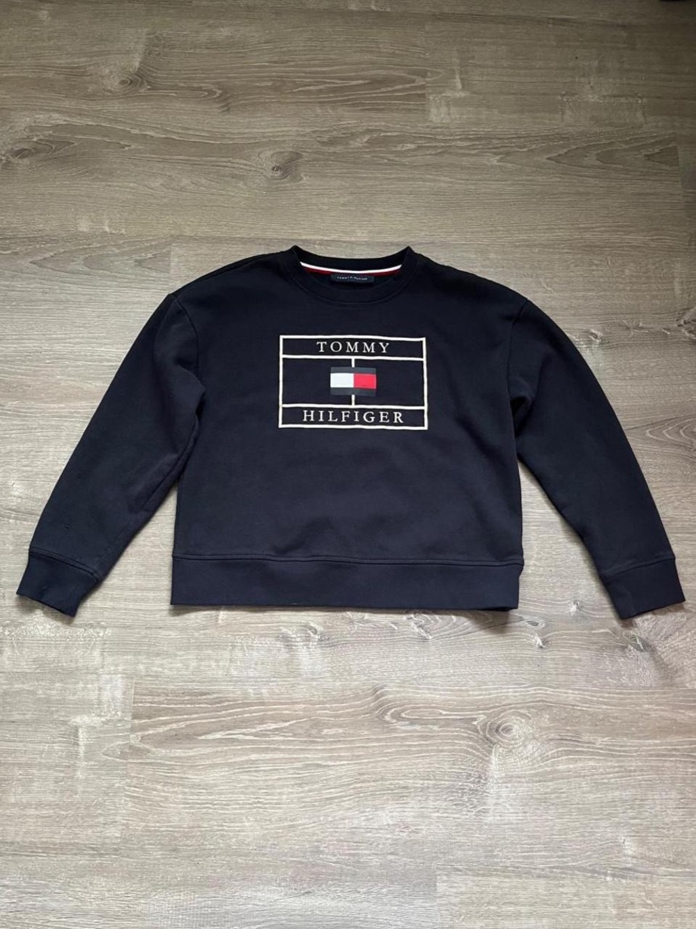 Tommy Hilfiger women’s navy blue crewneck sweatshirt